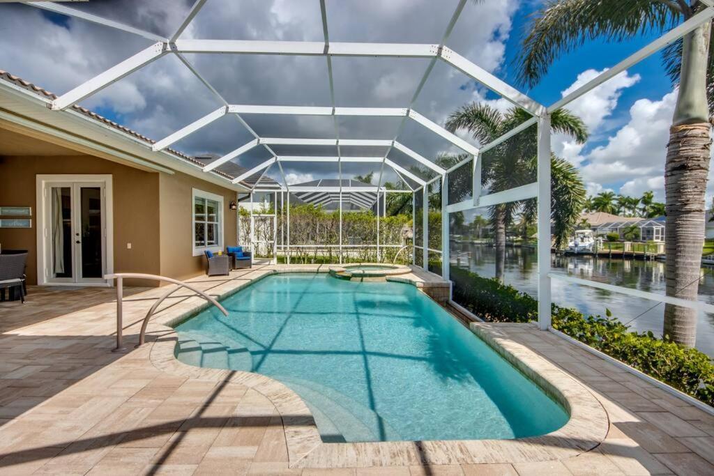 Villa Martinique By Coralvilla Cape Coral Exterior photo