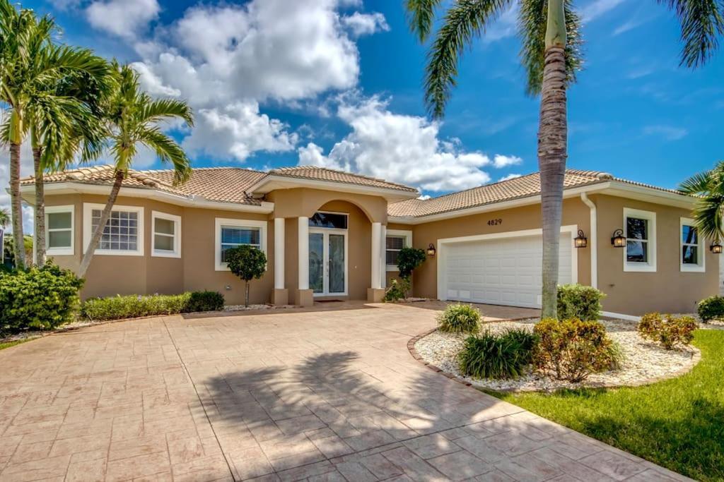 Villa Martinique By Coralvilla Cape Coral Exterior photo